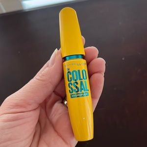 Colossal mascara